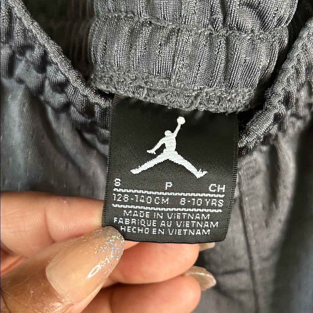 Jordan Kids Gray Shorts - Picture 2 of 6